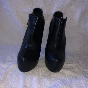 Qupid Side Zip Booties - Size 7 (slightly used)